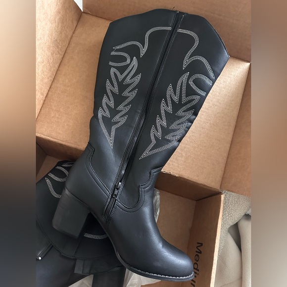 Extra Wide Black Cowboy Cowgirl Boots - Picture 9 of 10